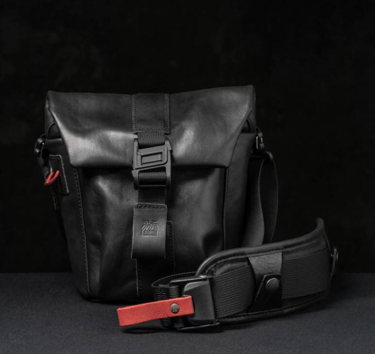 【沃坦】PILOT 飛行員 升級版皮革旅遊相機包 / 黑 2L