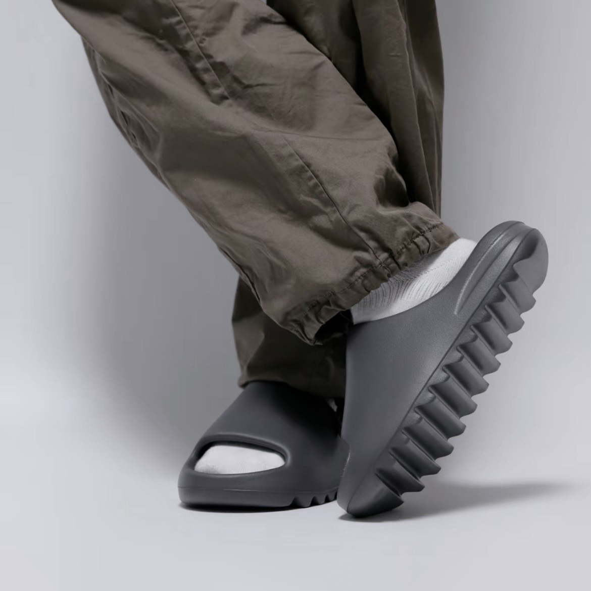 Adidas OG Yeezy Slide 暗灰 ID4132