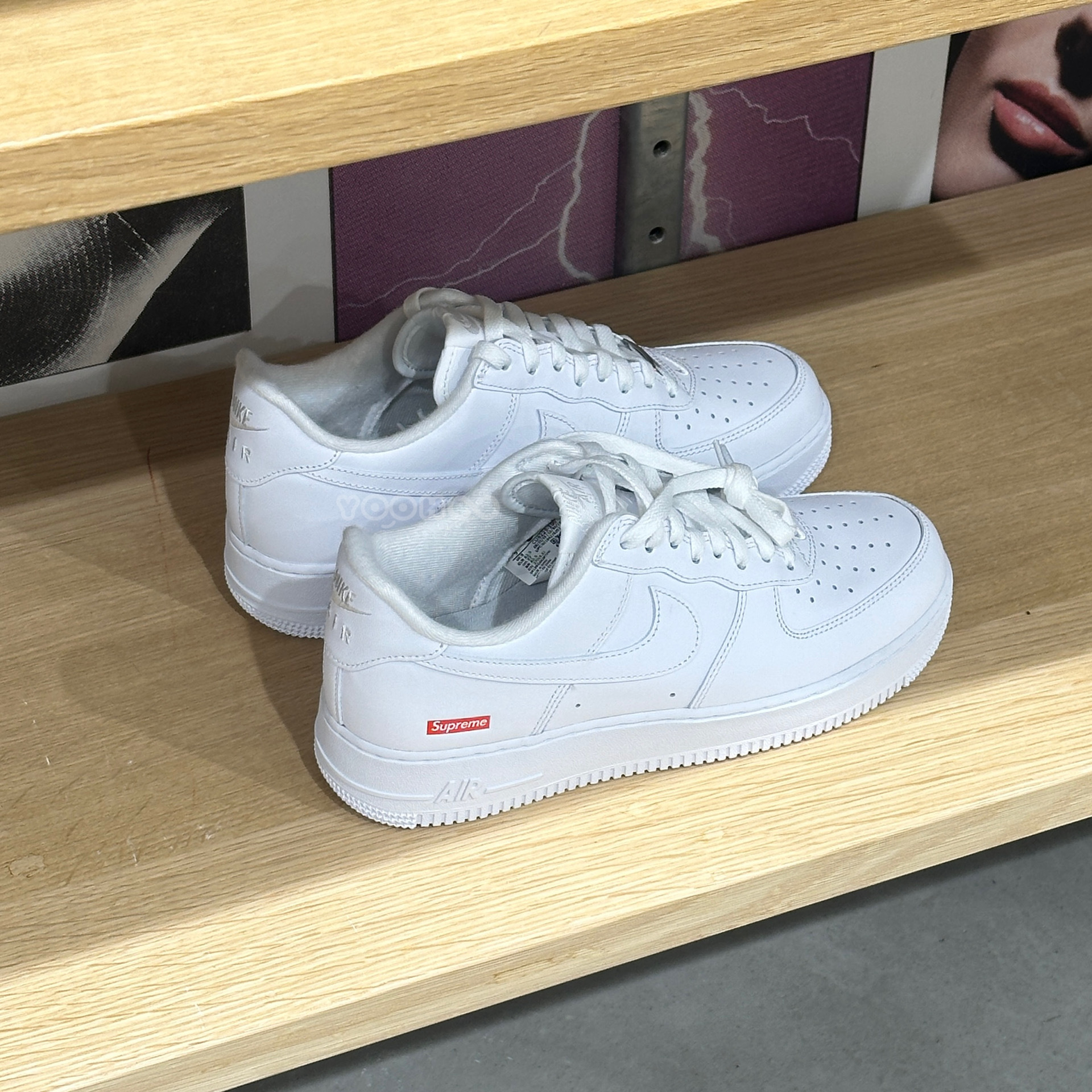 預購┃SUPREME × NIKE AIR FORCE 1 LOW 男版白色皮革休閒鞋