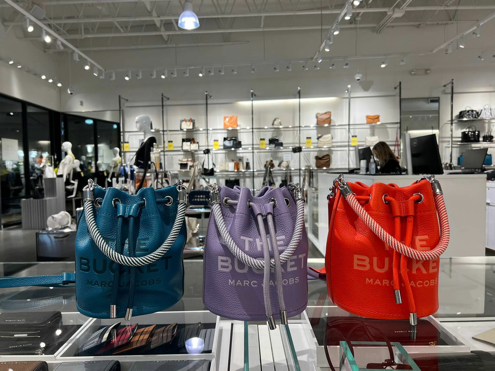 【預購】Marc Jacobs F031801 粗帶手提水桶包