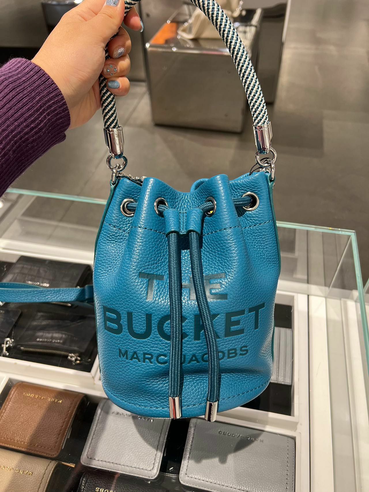 【預購】Marc Jacobs F031801 粗帶手提水桶包