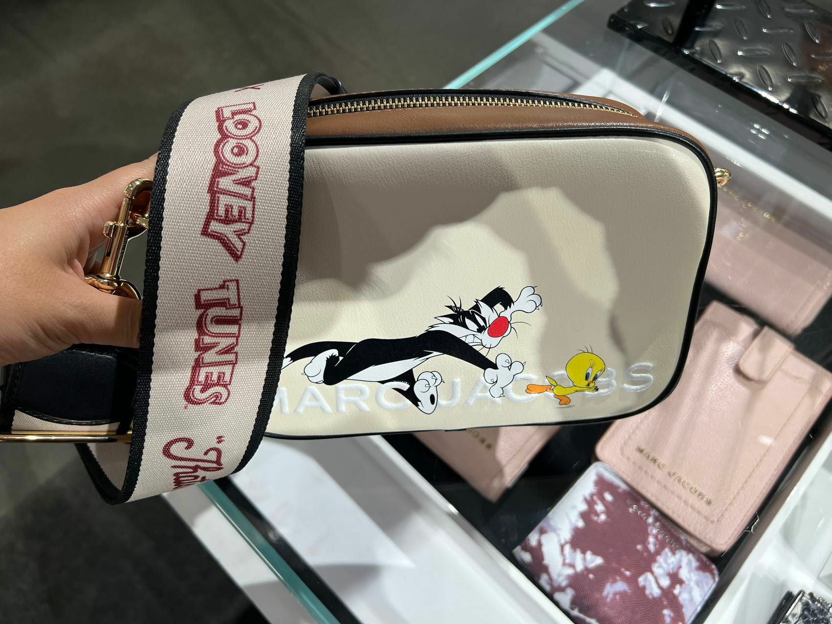 【預購】Marc Jacobs F031802 粗帶特別版相機包