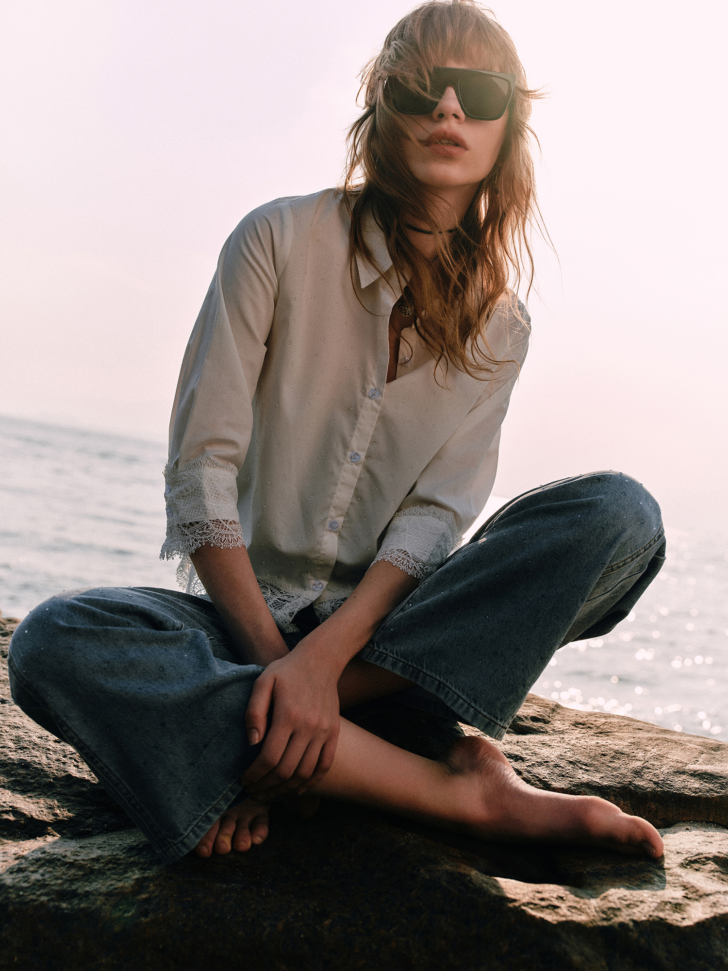 mi-tu 鑲嵌水鑽拼接蕾絲恤衫