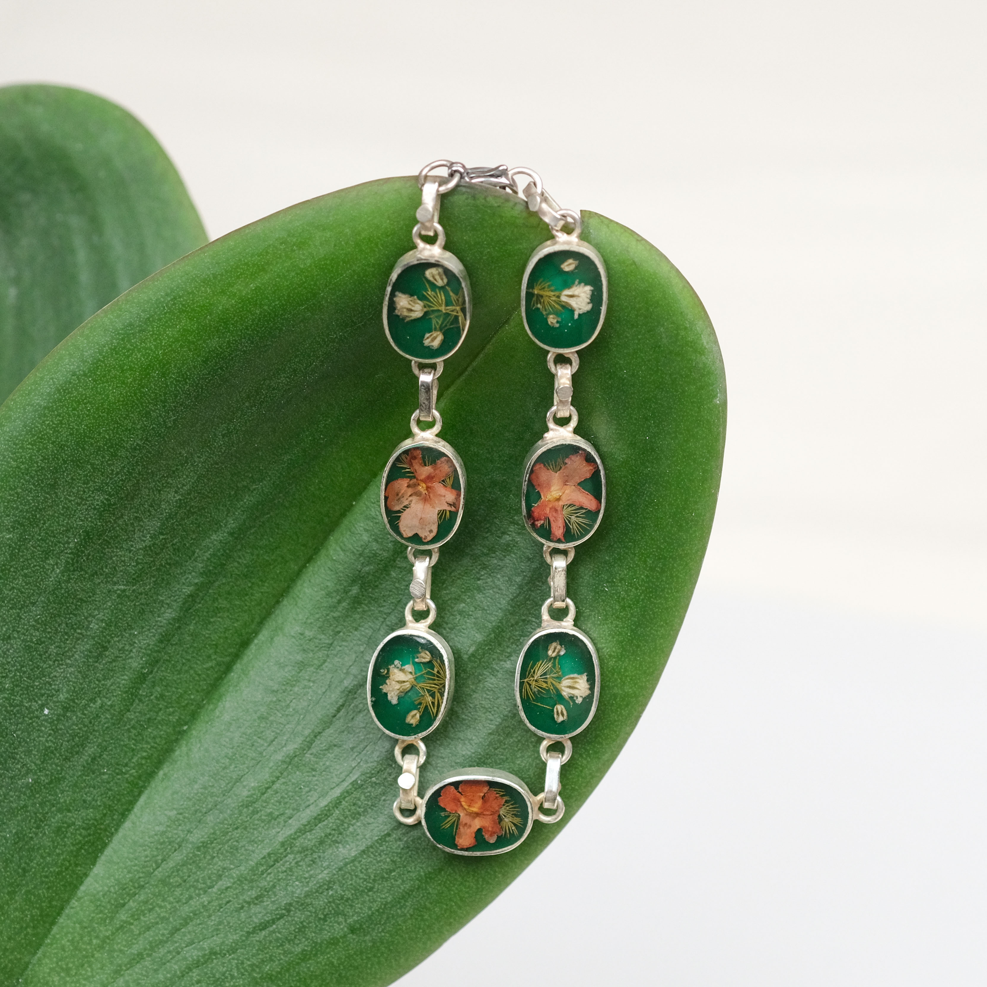 Gustavo Flower Chain Bracelet