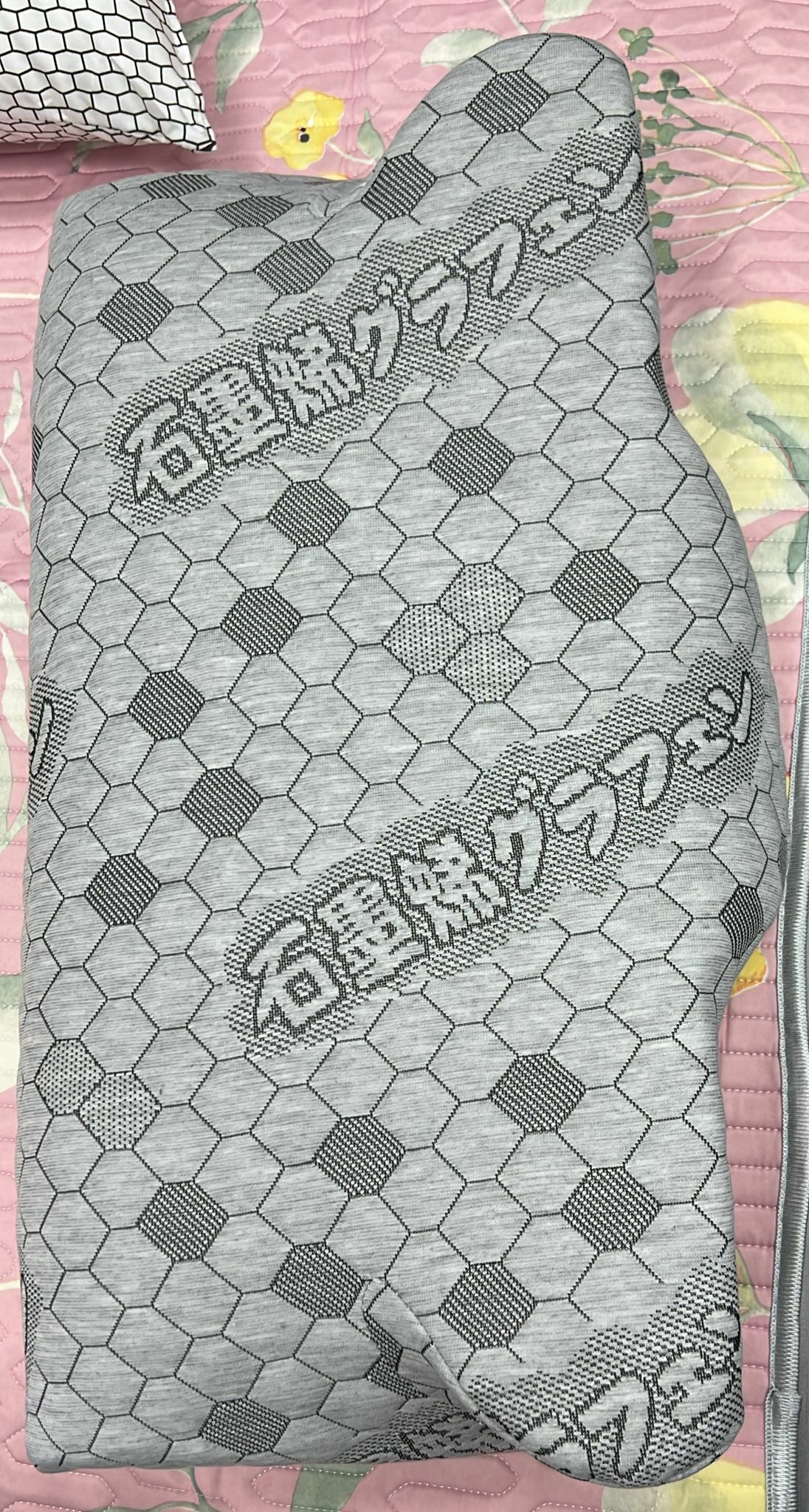 Tw409 石墨烯蝴蝶記憶枕$359/1，$699/2