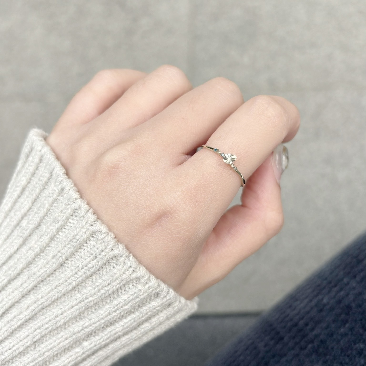 14k亮亮斜水滴藍鑽戒指