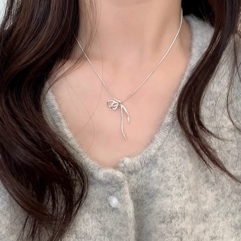 銀光緞面蝴蝶結項鍊