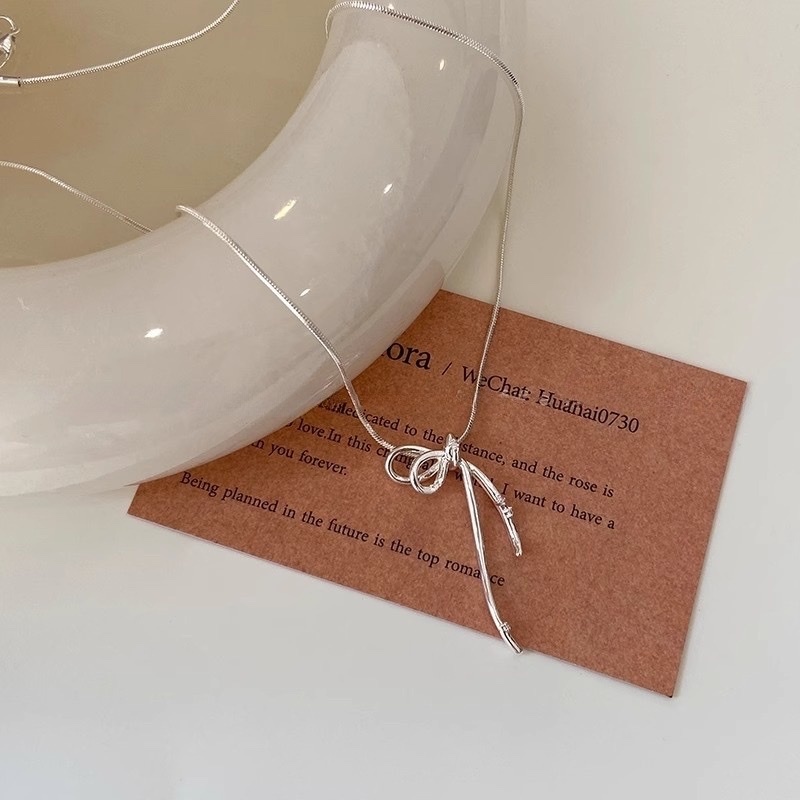 銀光緞面蝴蝶結項鍊