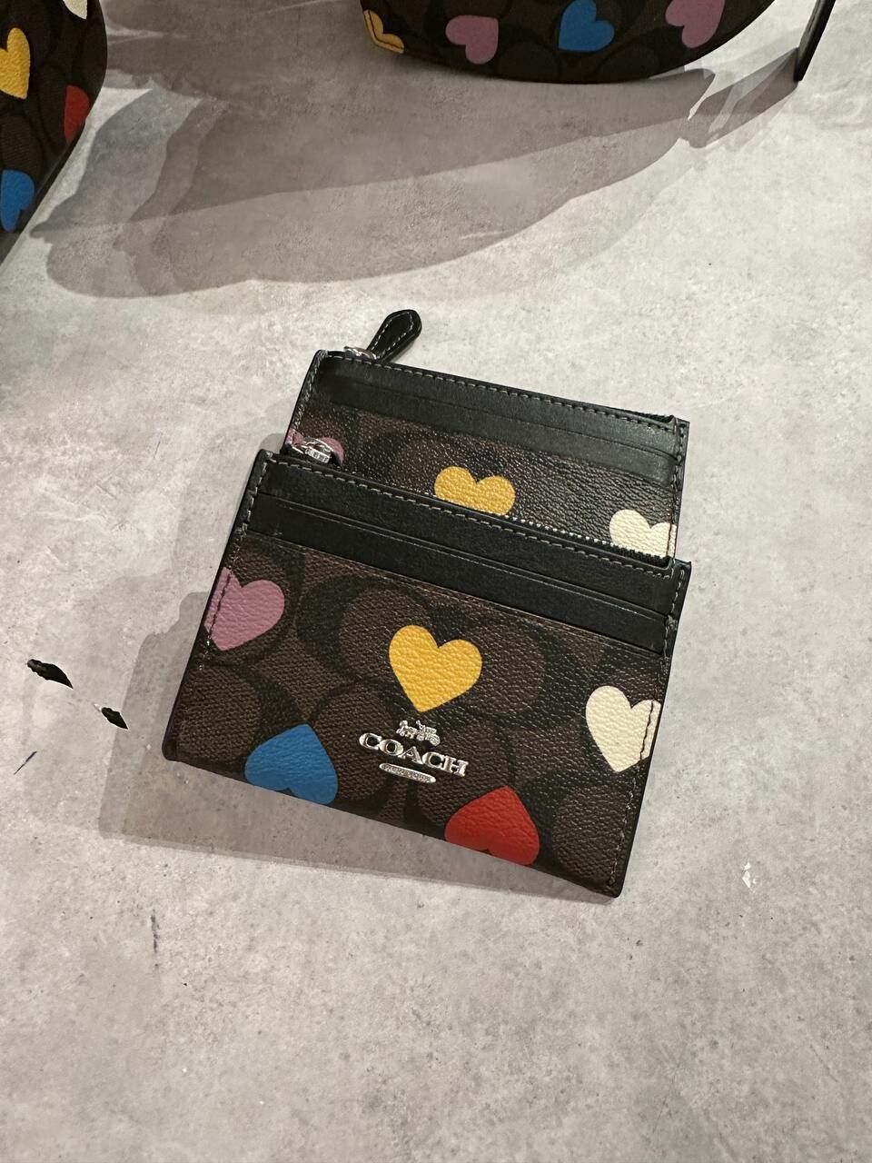 [S] COACH CP466 MULTI HEART SIG MINI SKINNY ID CASE,SV/BROWN BLACK MULTI, 196395197637 (SCO699)