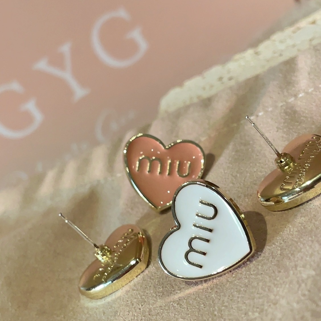 miumiu 18k亮金滴釉愛心定製耳釘