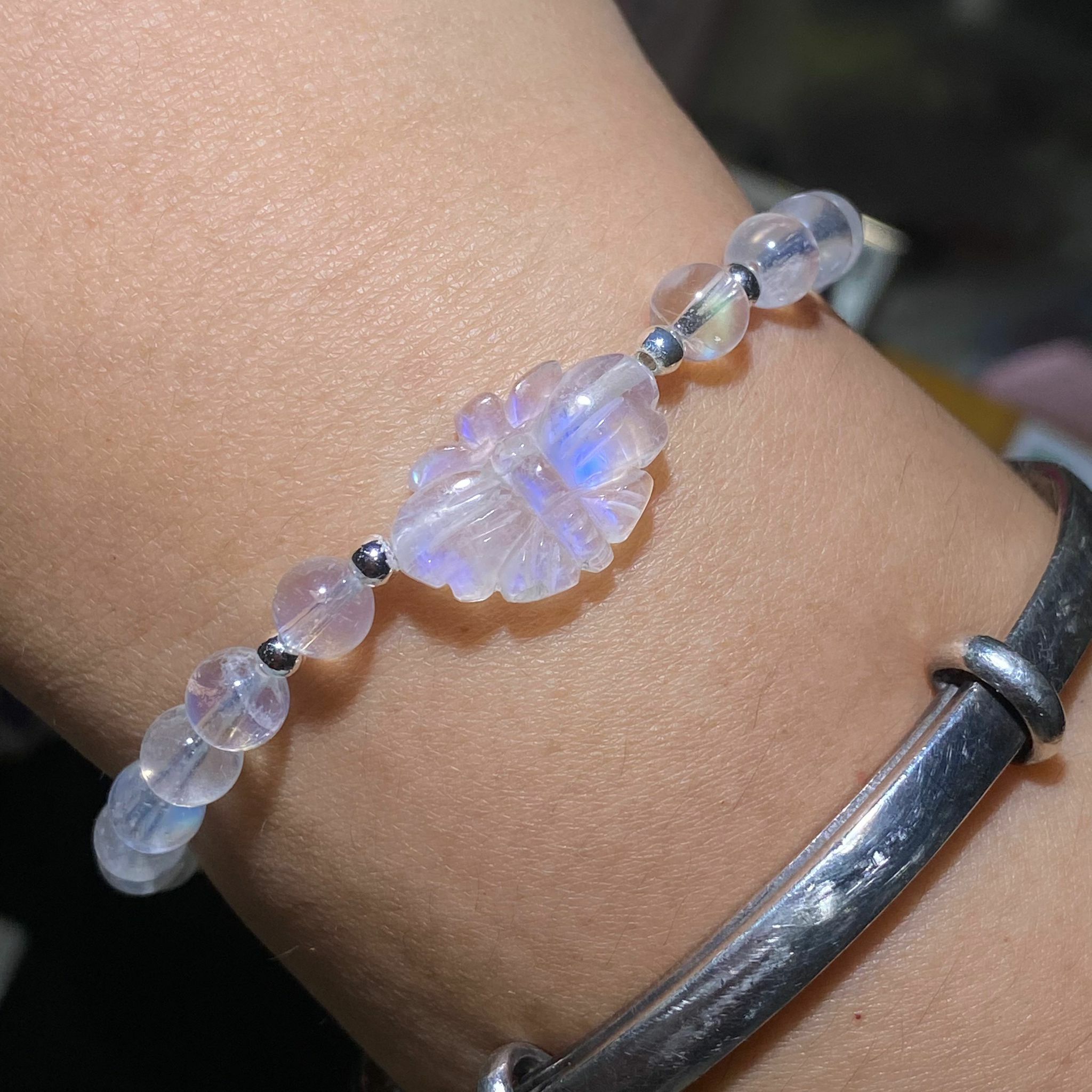 印度玻璃體藍光月亮石配蝴蝶