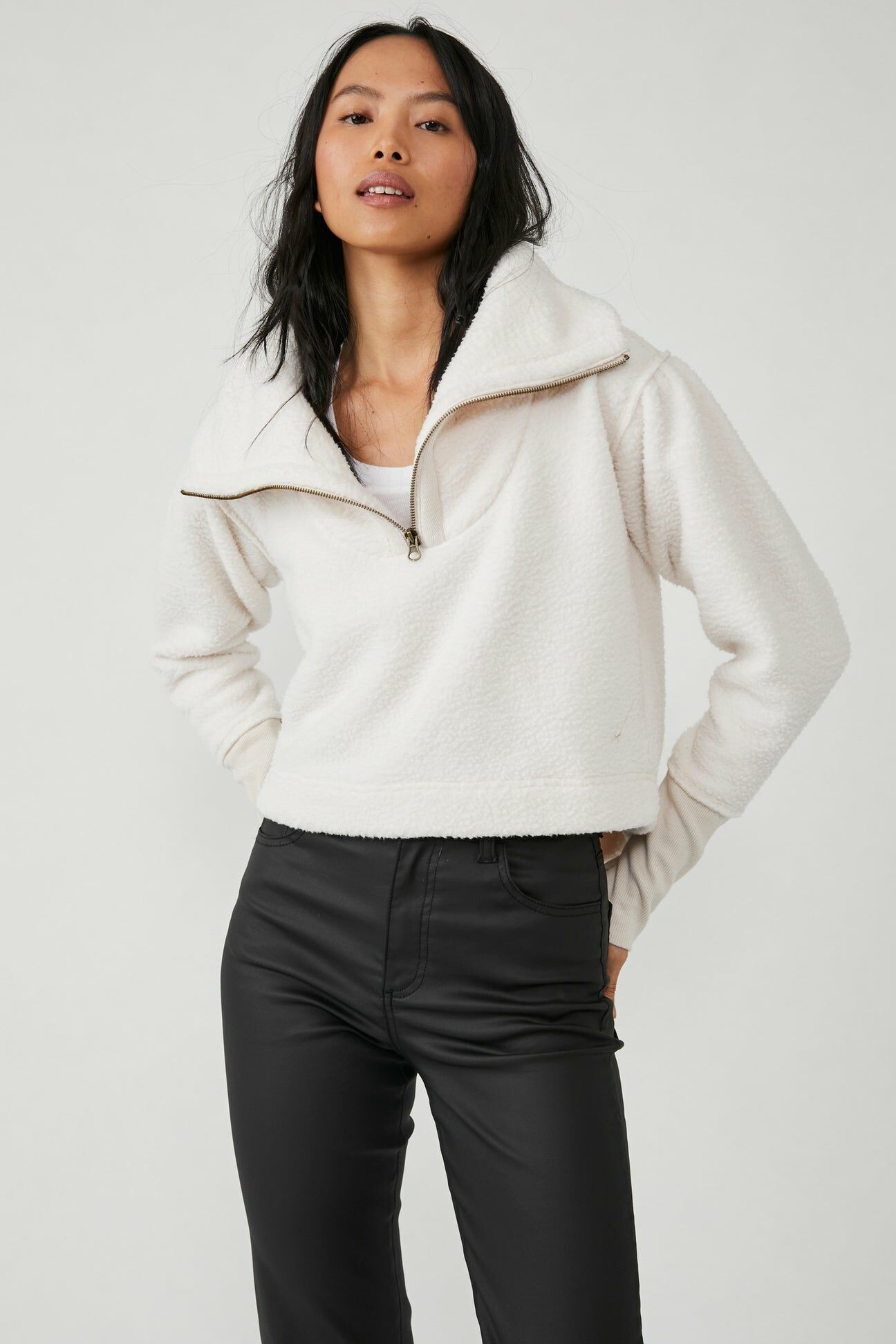 Poppy Pullover 拉鍊領澎袖搖粒上衣