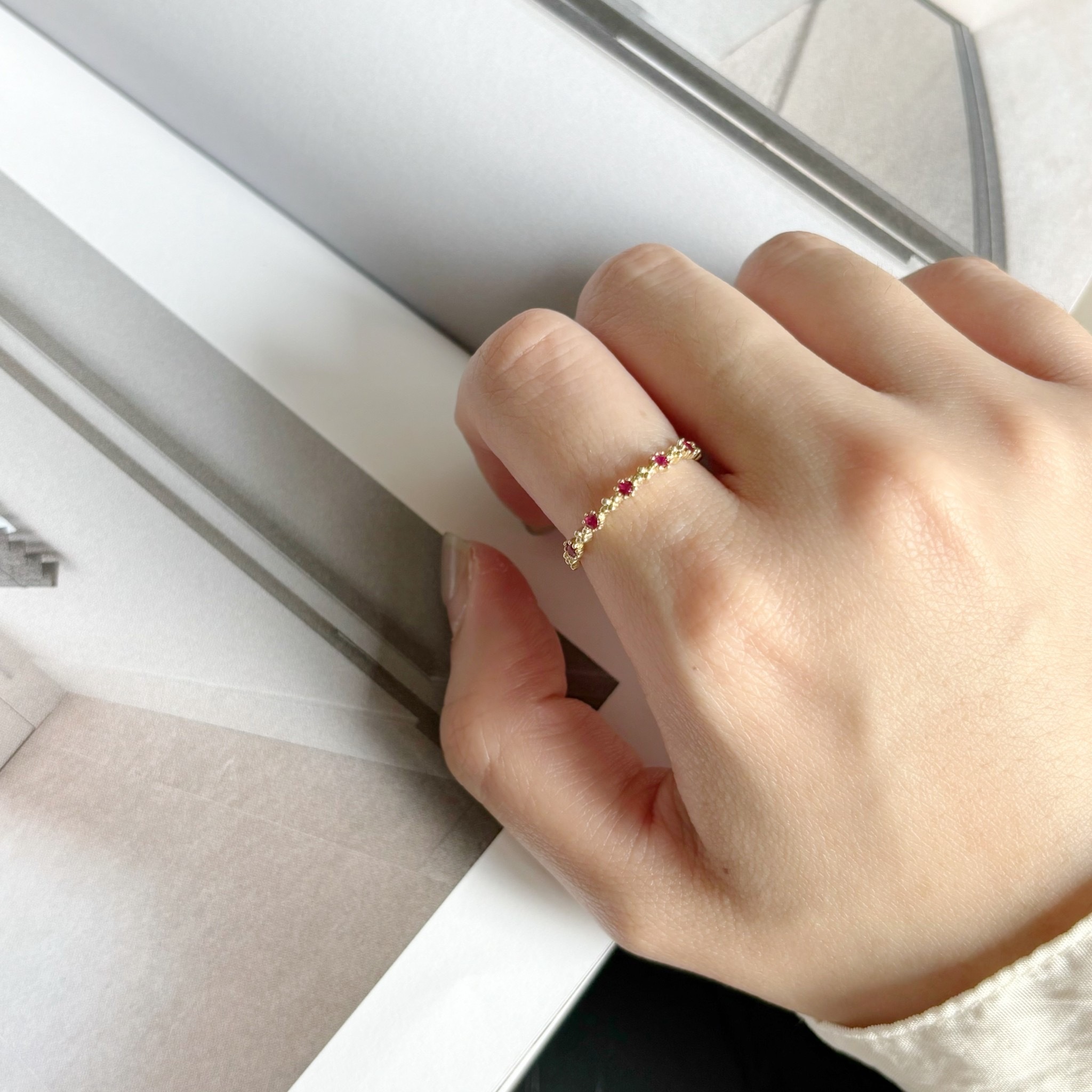 14k五顆小花紅寶石戒指