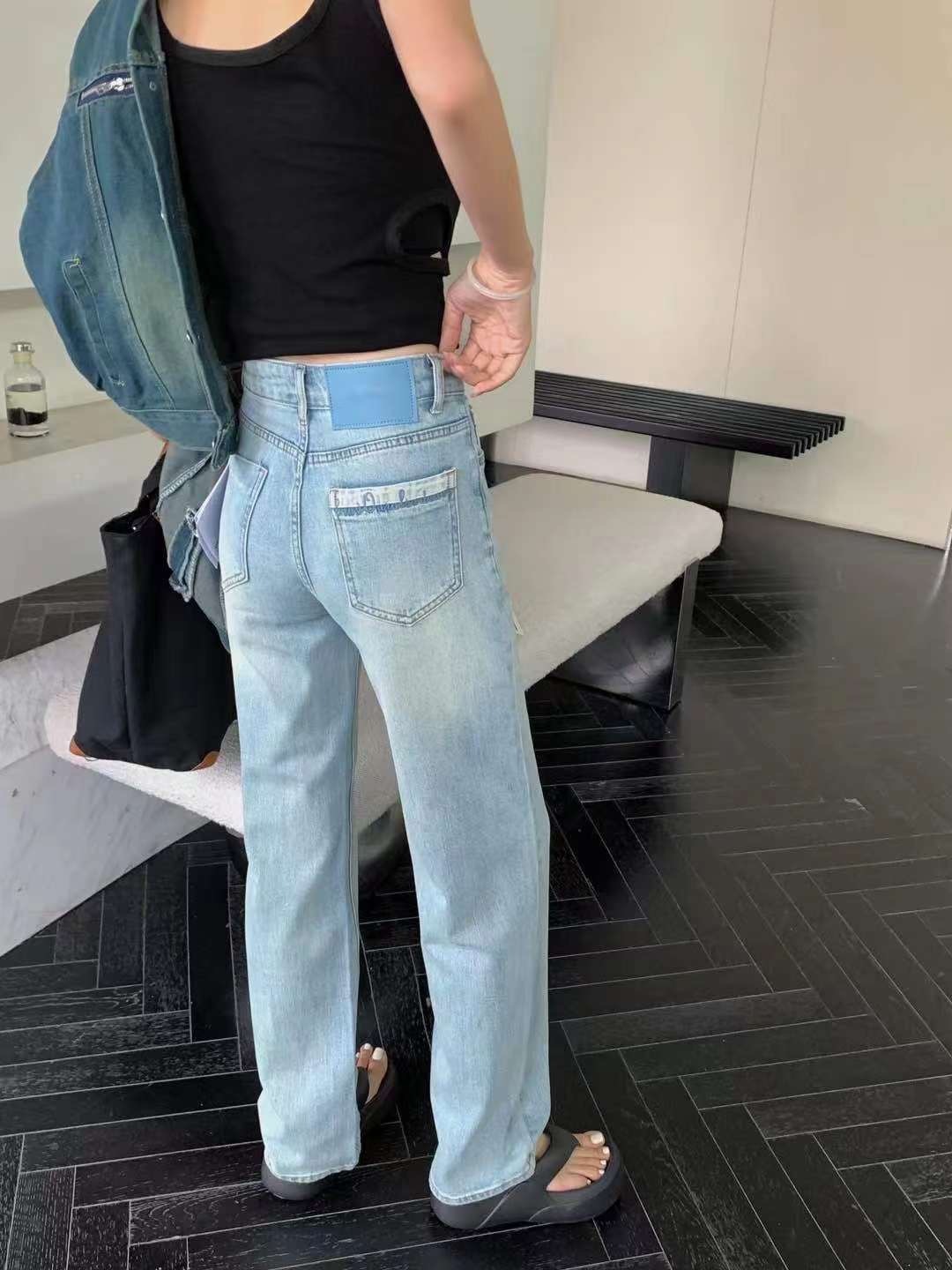 大長腿刺繡設計款牛仔褲(藍標)