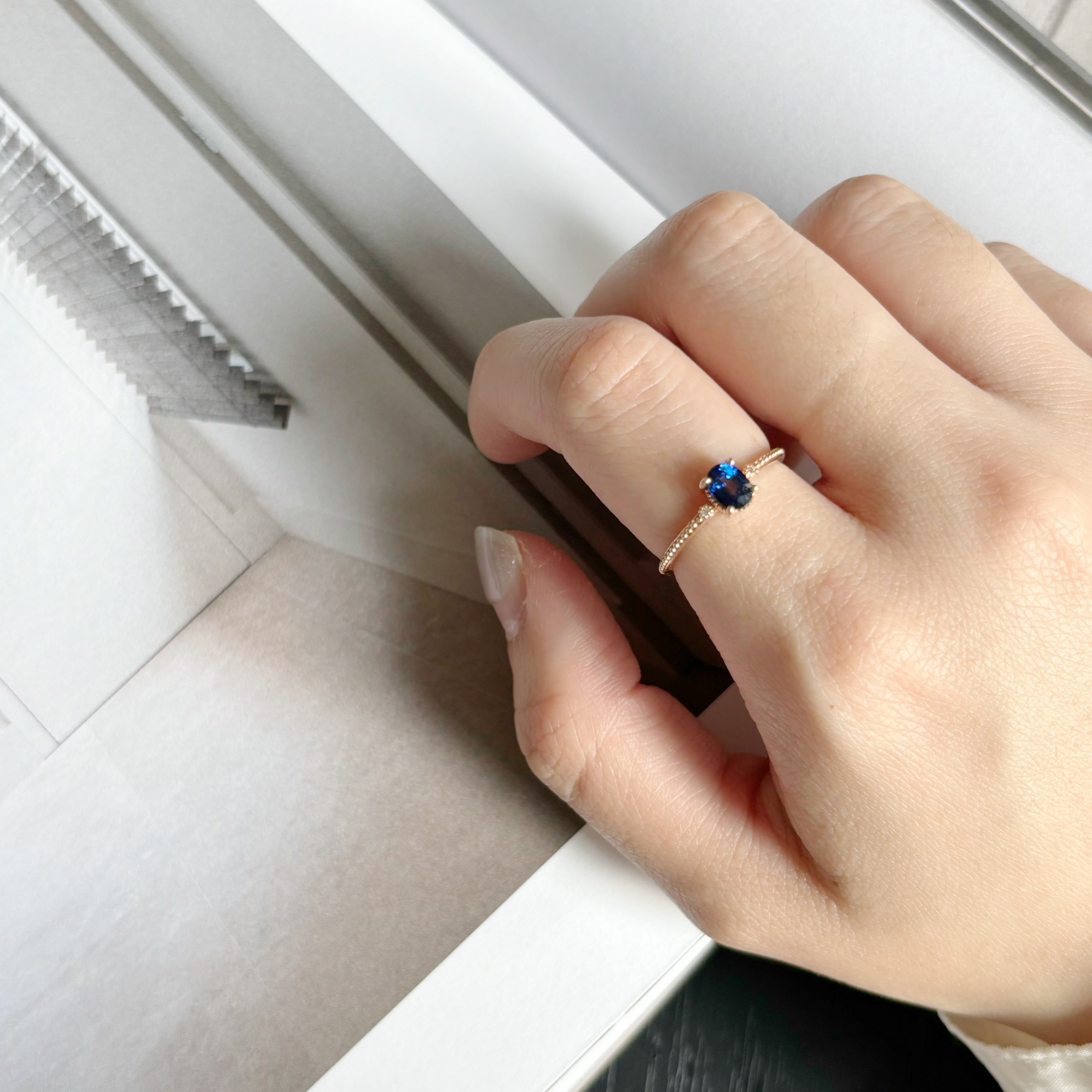 14k橢圓藍寶石滾邊真鑽戒指