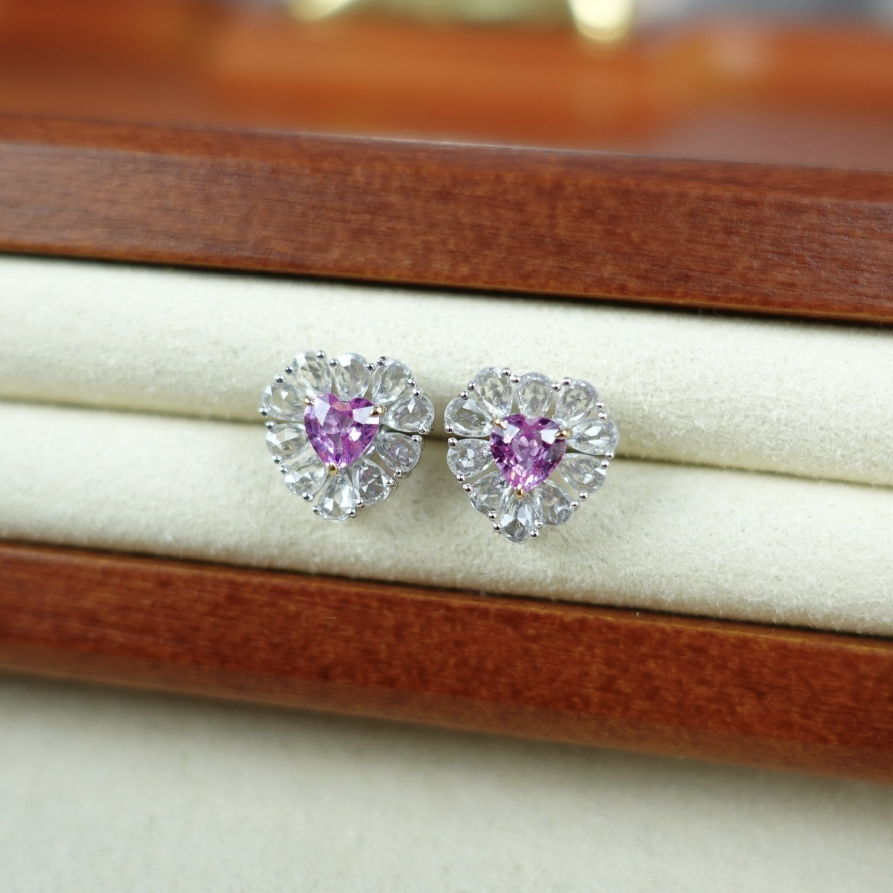 18K金心形粉紅藍寶石鑲嵌白藍寶耳釘