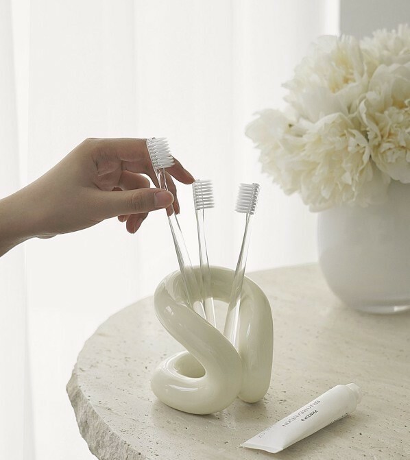 奶油色系曲線造型刷具牙刷收納架花瓶 / 4色