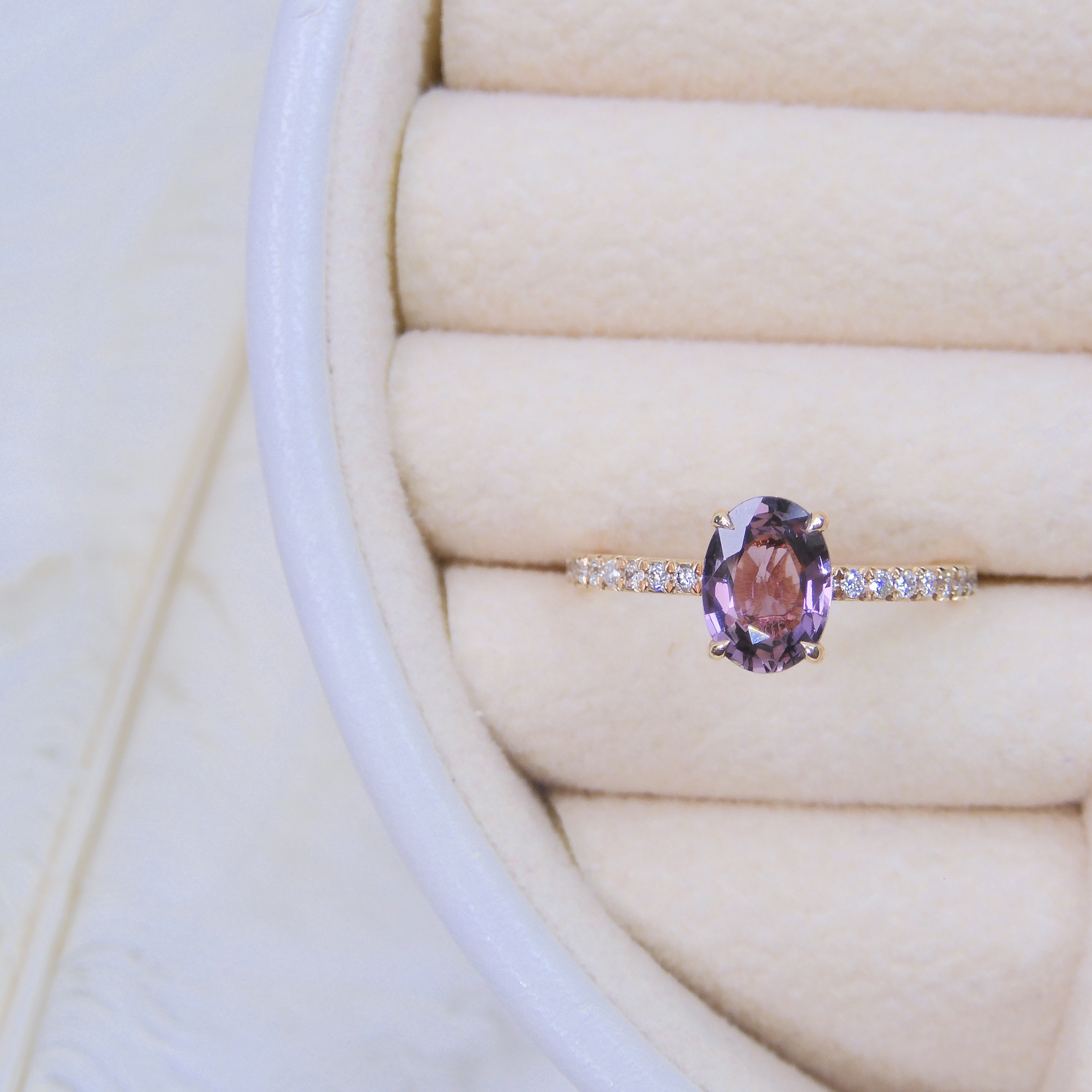 18K金 1.12ct 紫色藍寶石戒指 (配國際證書)