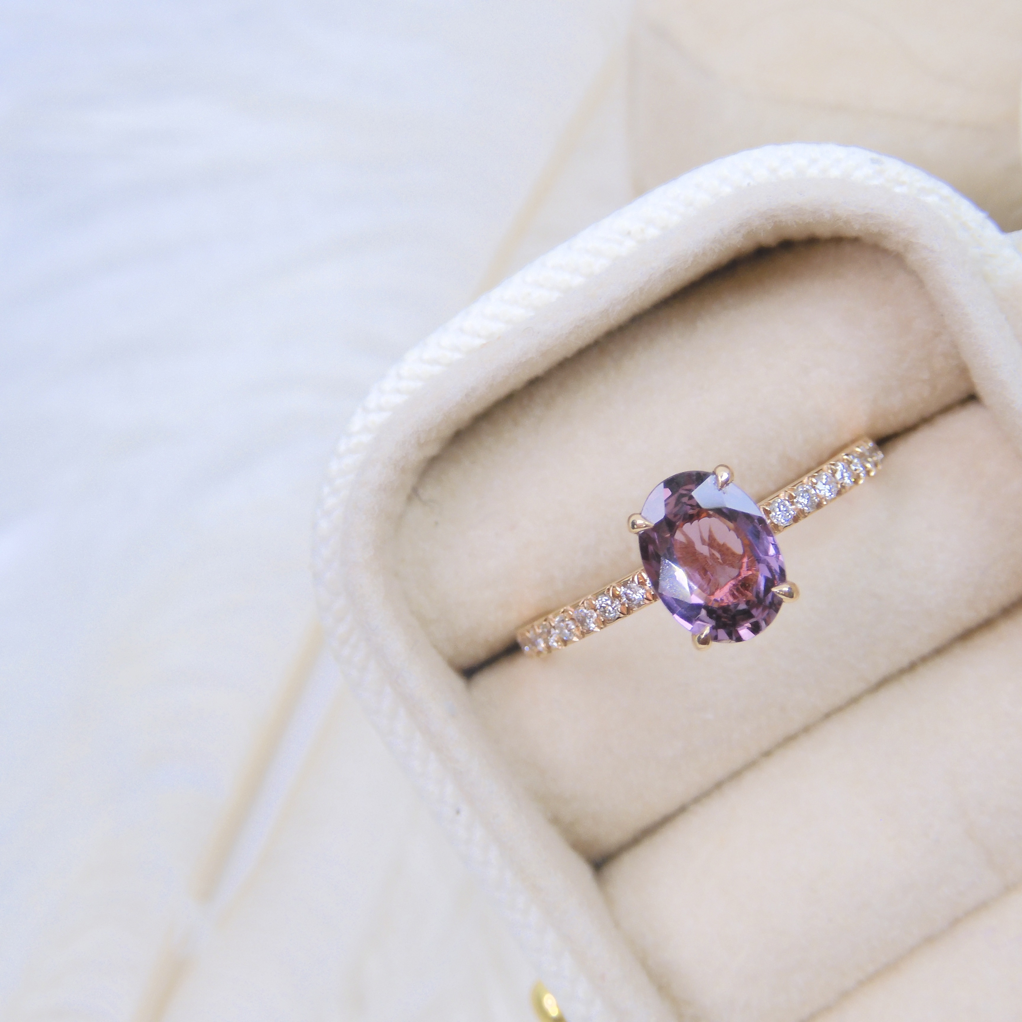 18K金 1.12ct 紫色藍寶石戒指 (配國際證書)