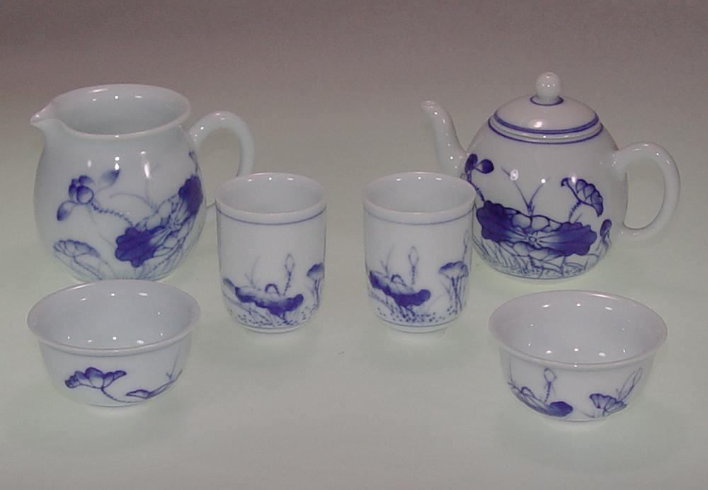 手繪青花瓷茶具組｜荷花圖案6入禮盒套裝 典雅收藏送禮首選