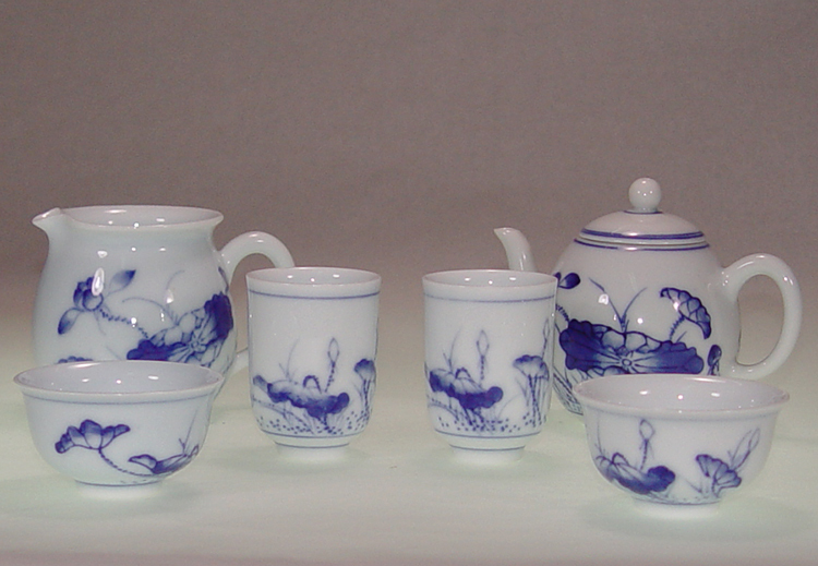 鹿港窯禮品館│手繪青花瓷茶具組(荷花)6入禮盒套裝