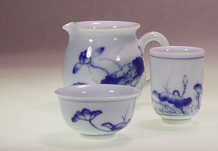 鹿港窯禮品館│手繪青花瓷茶具組(荷花)6入禮盒套裝