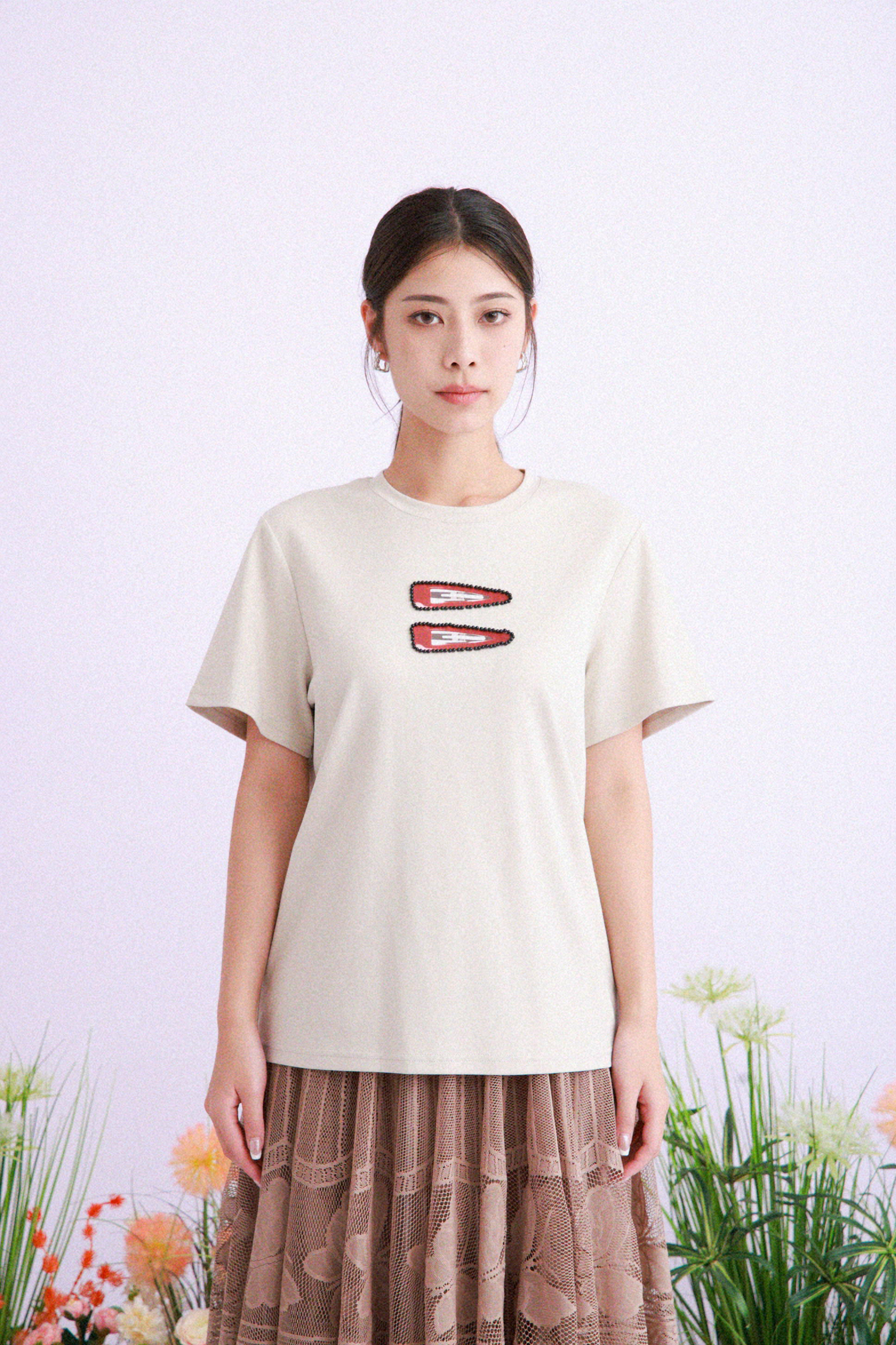 釘珠珠邊髮夾印花tee (現貨款式）