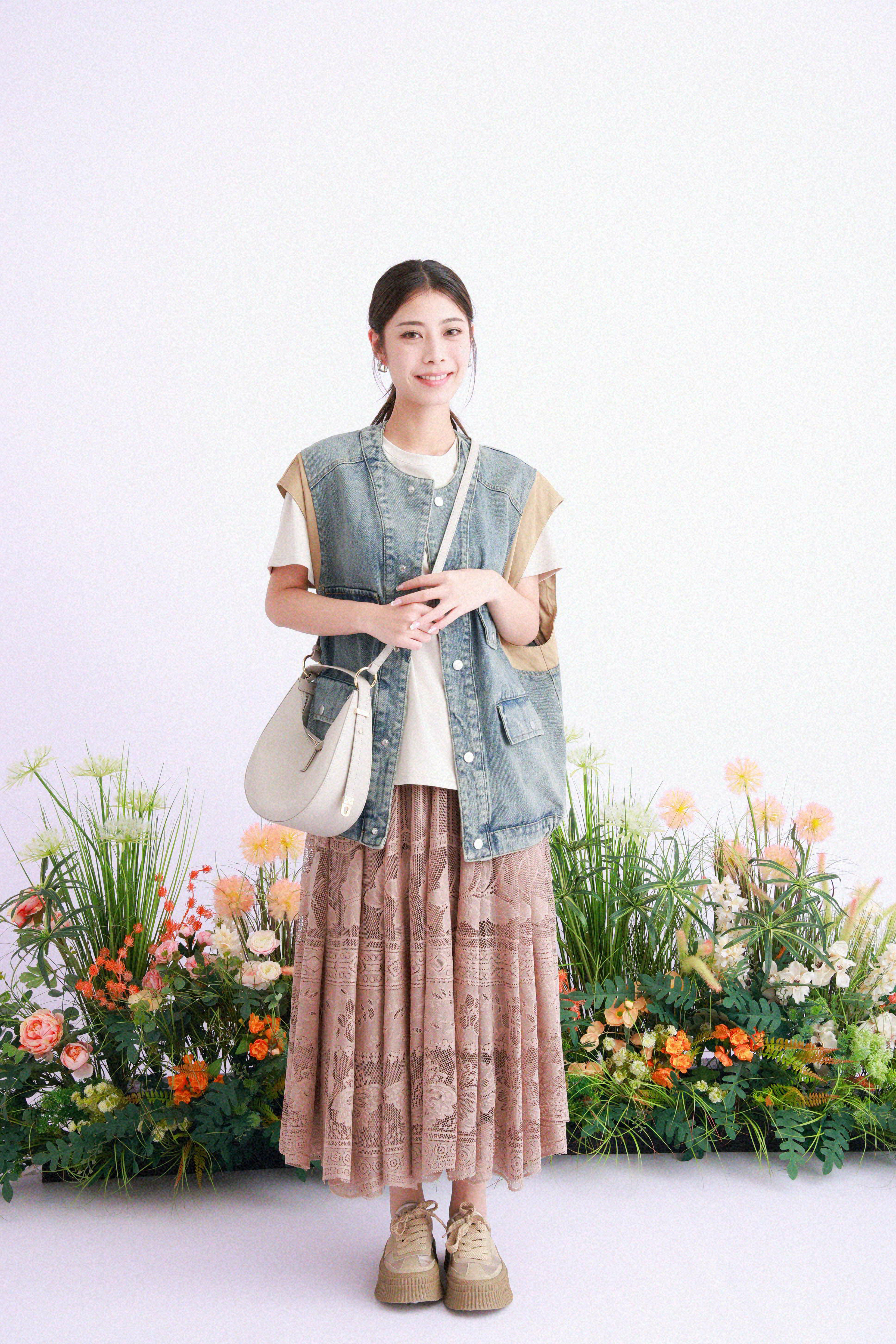 釘珠珠邊髮夾印花tee (現貨款式）