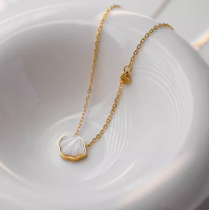 White Shell Small Heart Necklace