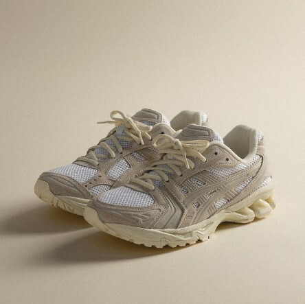 ASICS GEL-KAYANO 14 米奶茶White/Smoke Grey 女1202A105-103