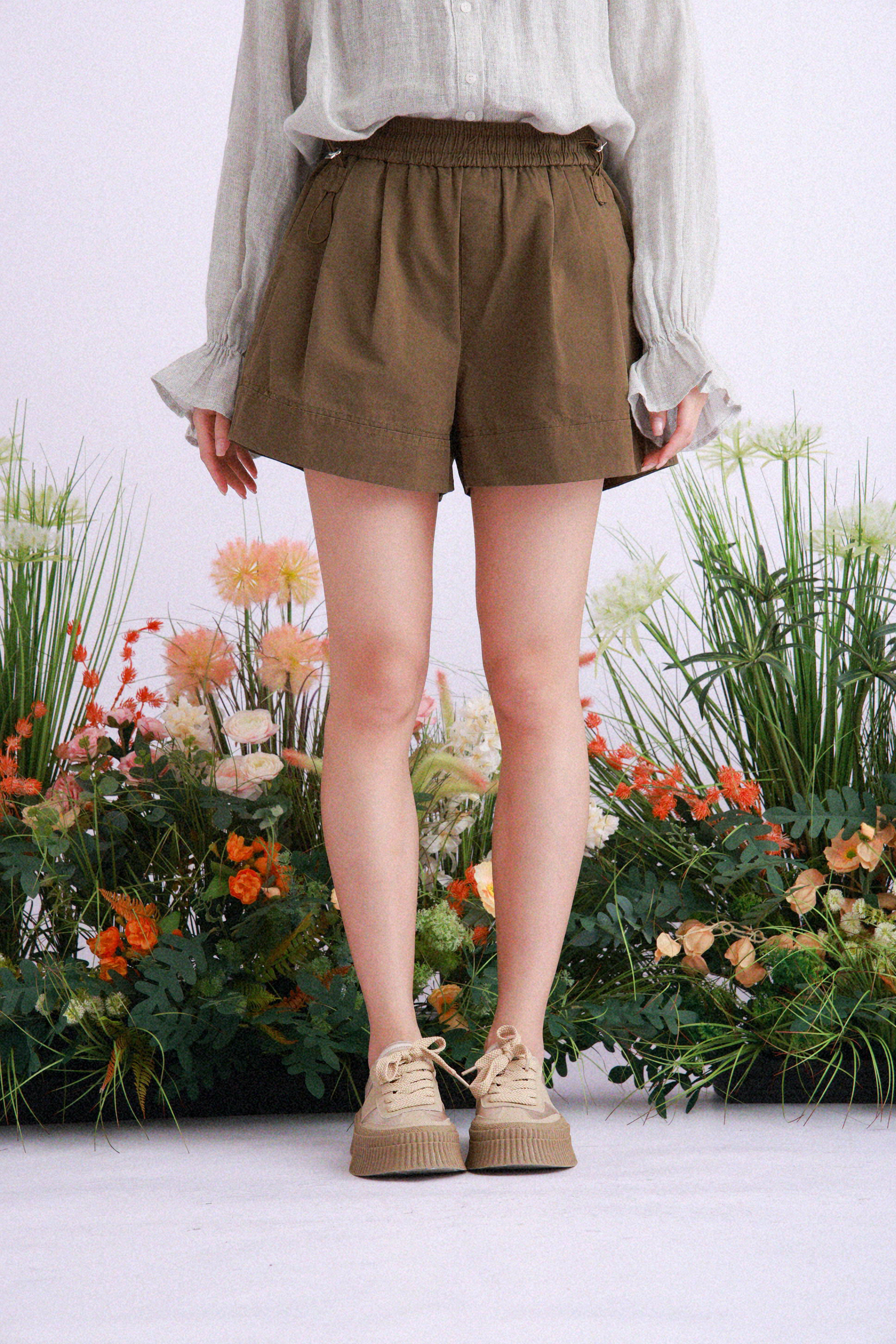 左右束橡筋繩A形斜布短褲 (現貨款式）