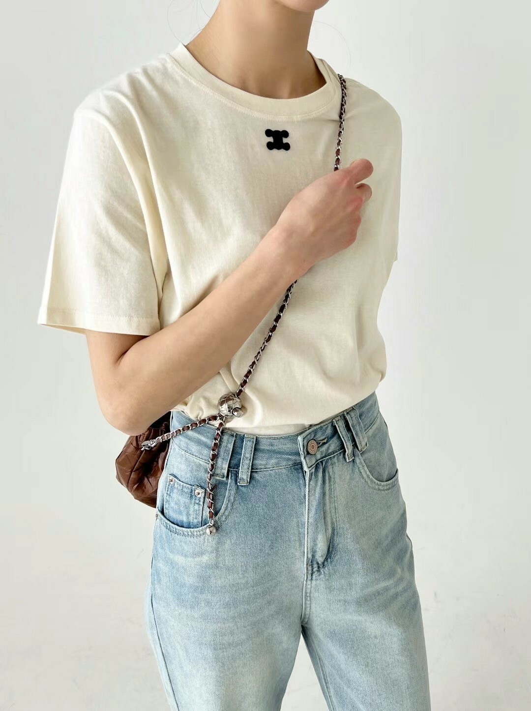 時髦小皮標棉T(特價款不折扣)