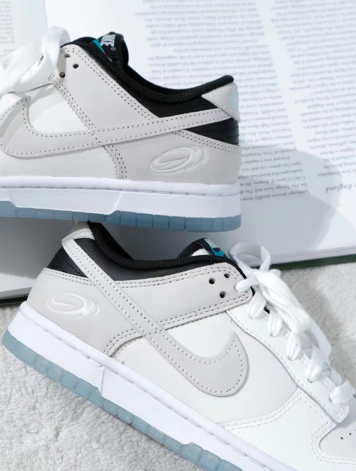 零碼出清 23.5公分 Nike Dunk Low 奶白夜光底 灰白 牛奶白 夜光 藍光 冰晶底 光感變色 FN7646-030/現貨