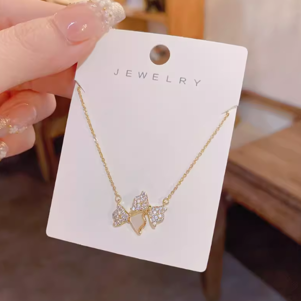 Sweet Shell Cubic Zirconia Bow Necklace