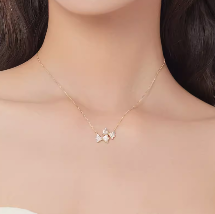 Sweet Shell Cubic Zirconia Bow Necklace