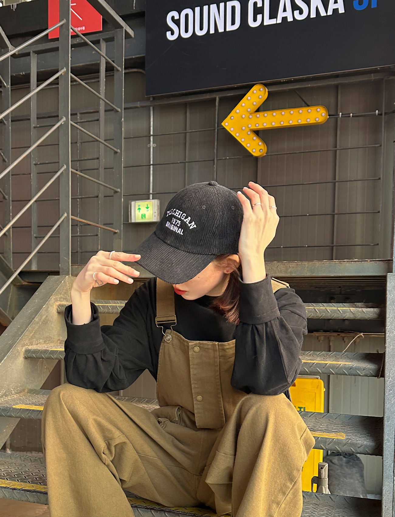 燈芯絨刺繡棒球帽