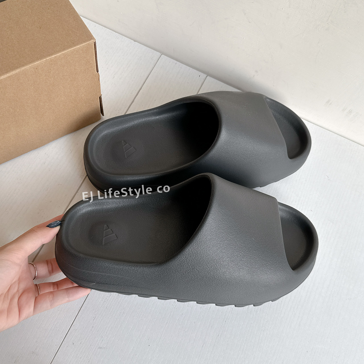 ADIDAS YEEZY SLIDE GRANITE 深灰 拖鞋 涼鞋 鋸齒 ID4132 / 預購
