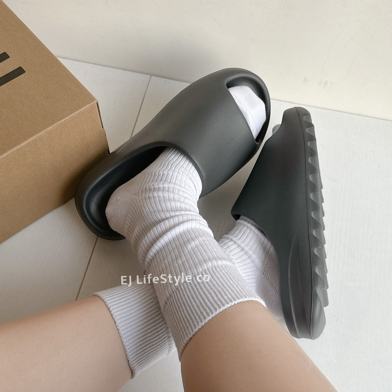 ADIDAS YEEZY SLIDE GRANITE 深灰 拖鞋 涼鞋 鋸齒 ID4132 / 預購