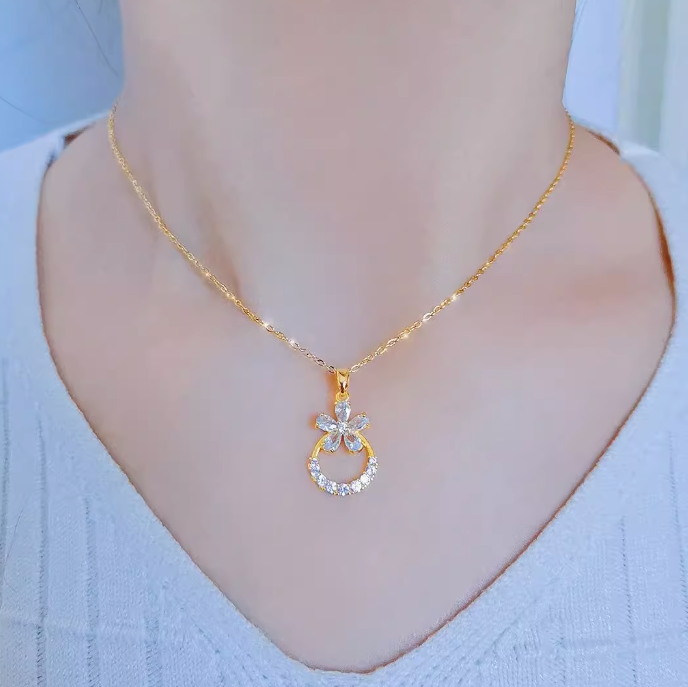 Sweet Zirconia Flower Petal Circle Necklace