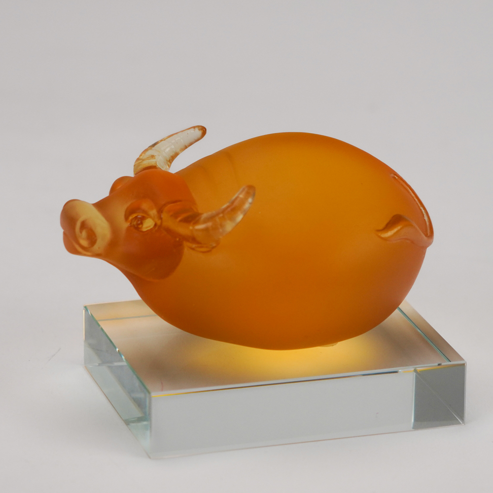 琉璃金牛創意擺飾｜憨厚樸實高質感居家裝飾推薦