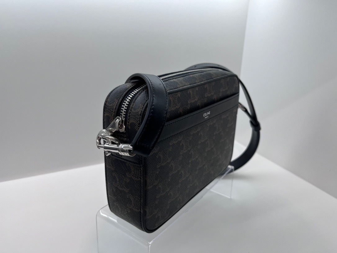 Celine 經典TRIOMPHE 凱旋門LOGO斜挎包