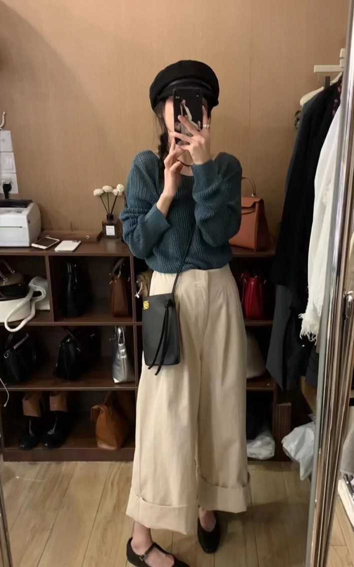 LOEWE Dice Pocket 經典小牛皮二用骰子包