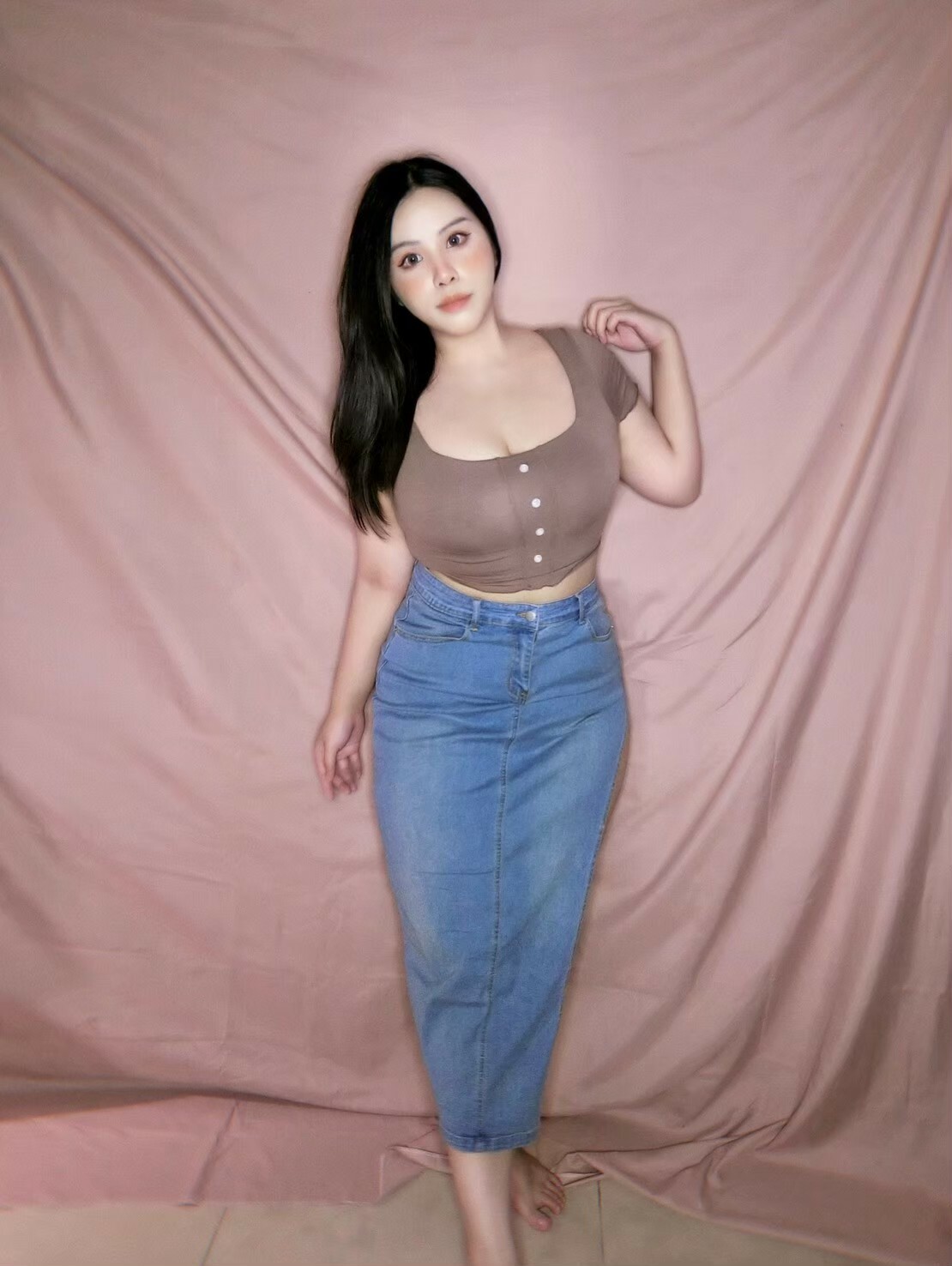 排釦木耳邊大U領美背上衣