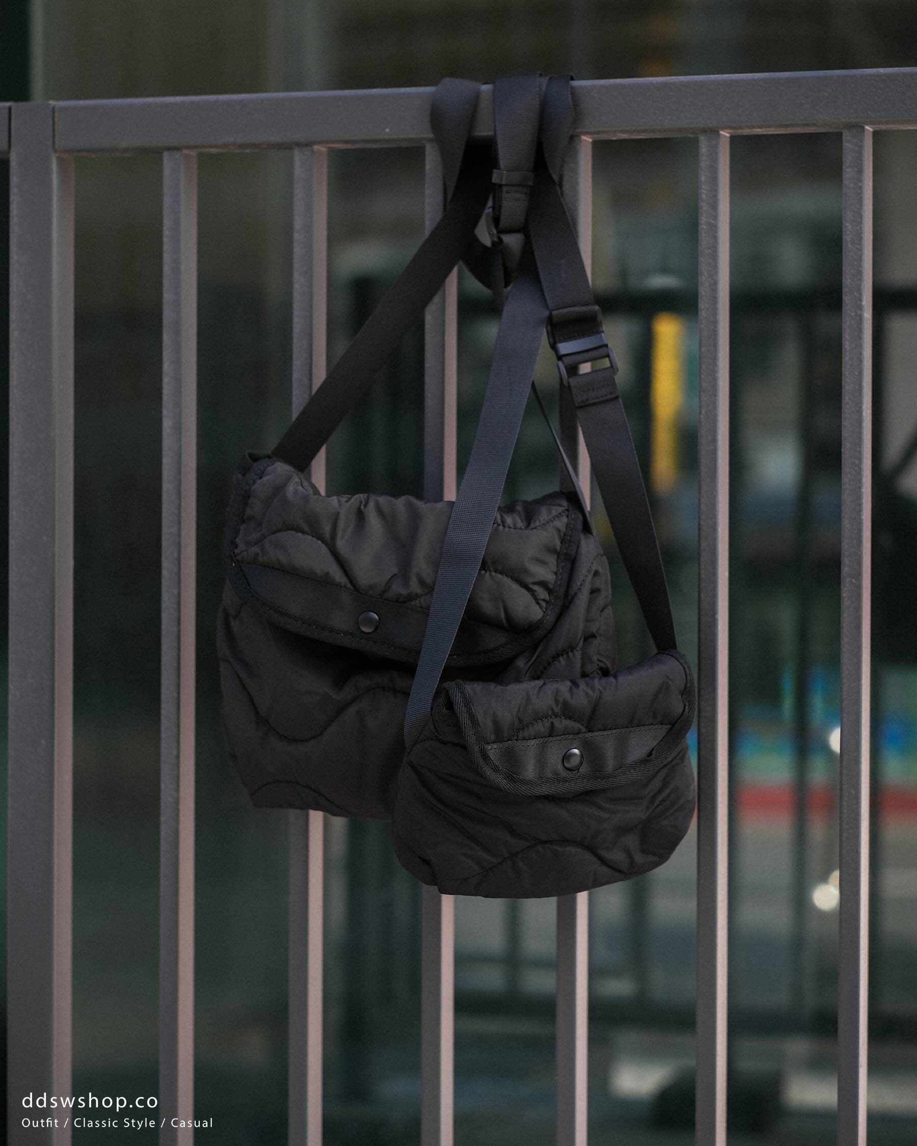 D.CLOSET 韓國衍縫斜背包 大/小款