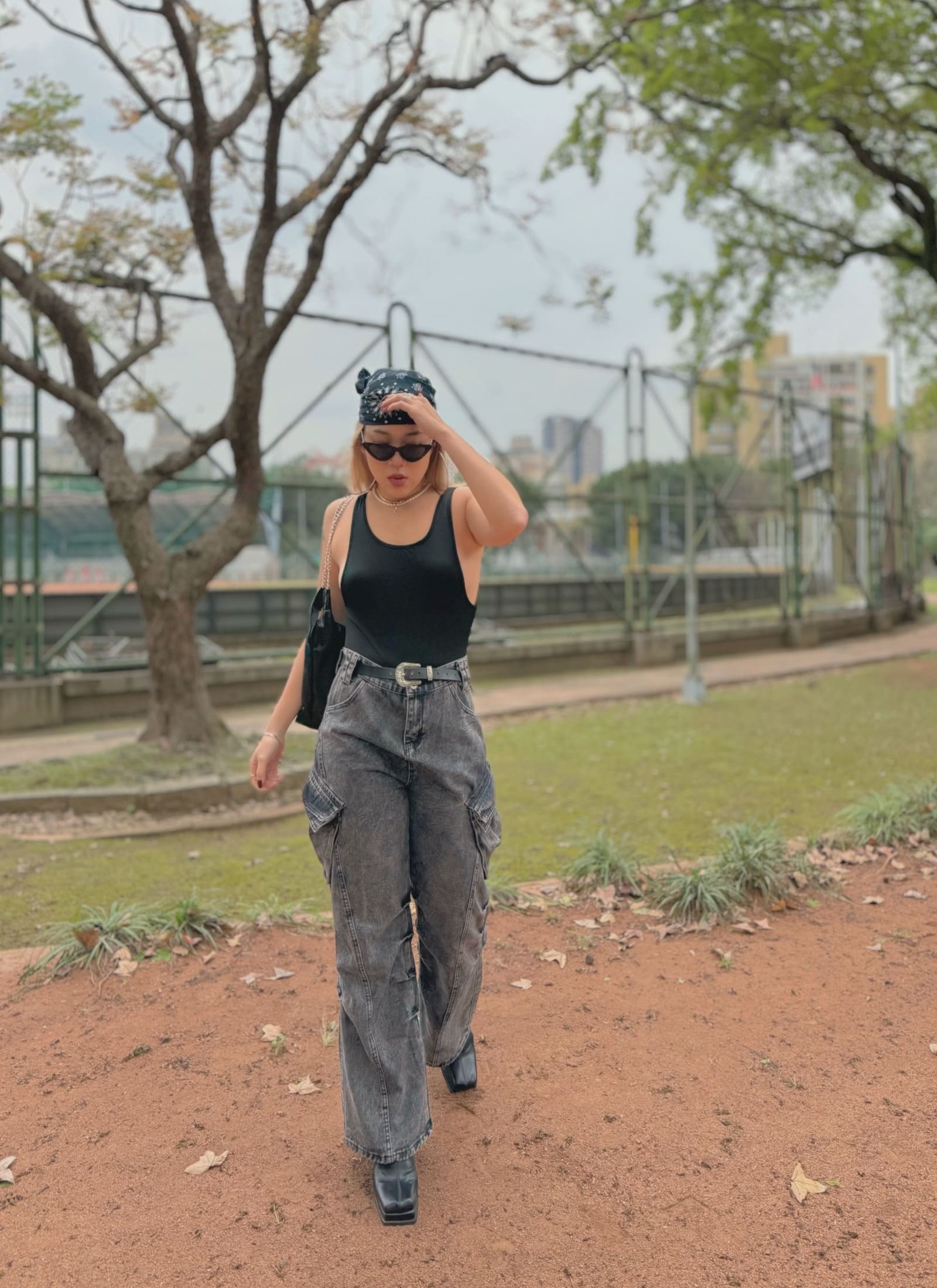 煙灰仿舊感工裝褲