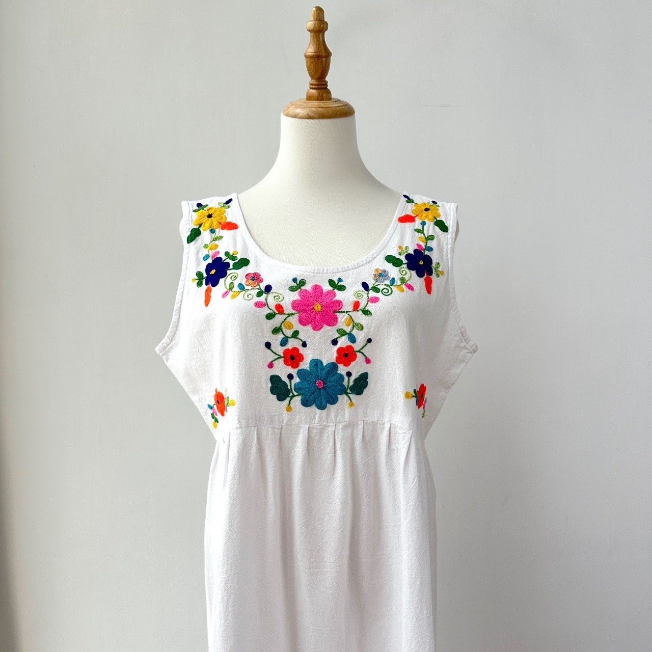 白色可愛夏日刺繡花花背心裙