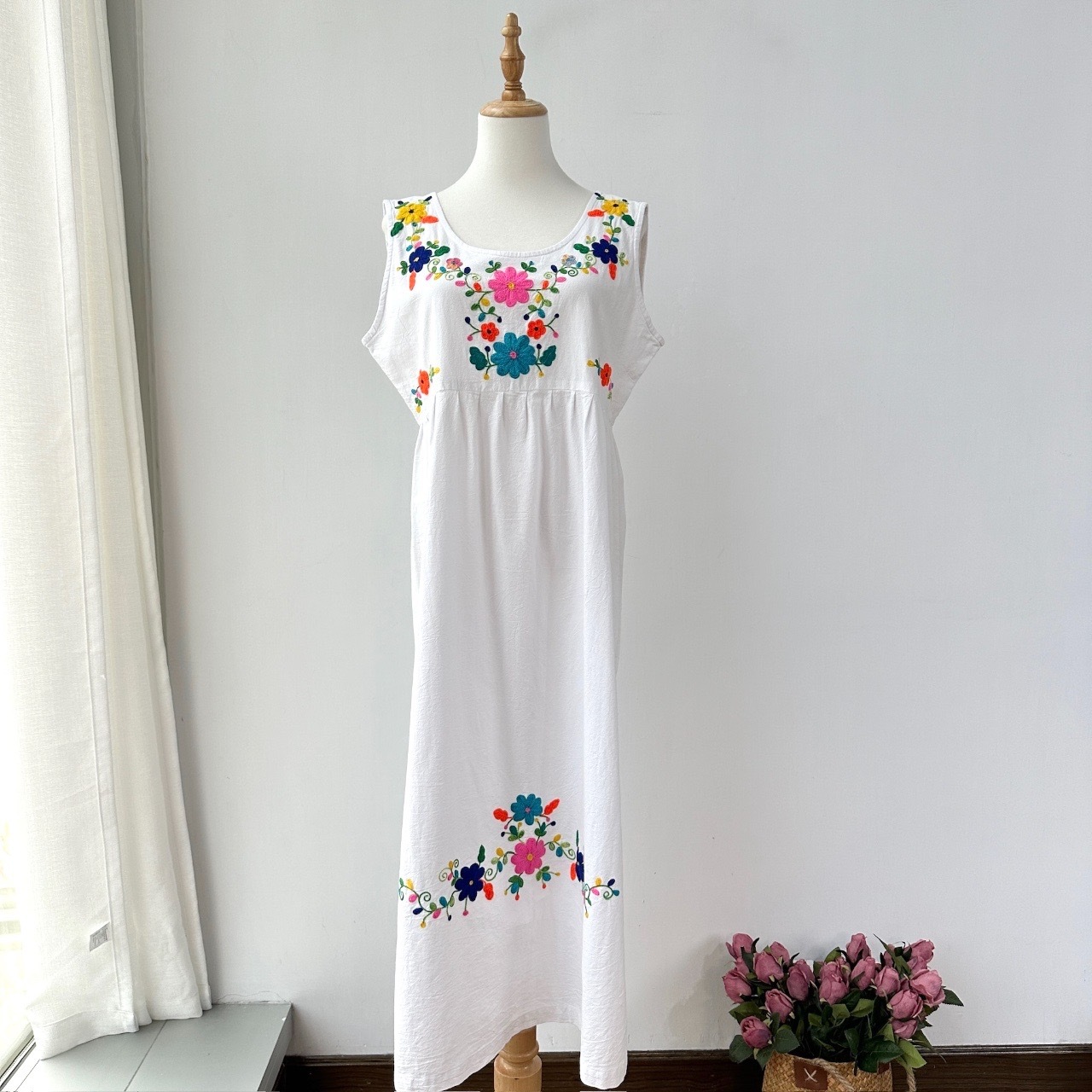 白色可愛夏日刺繡花花背心裙