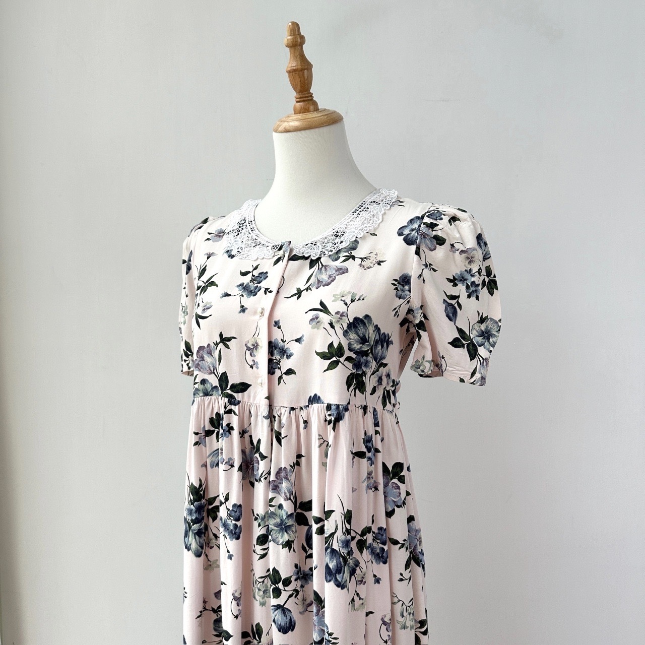 淡粉色喱士領大花高腰連身裙