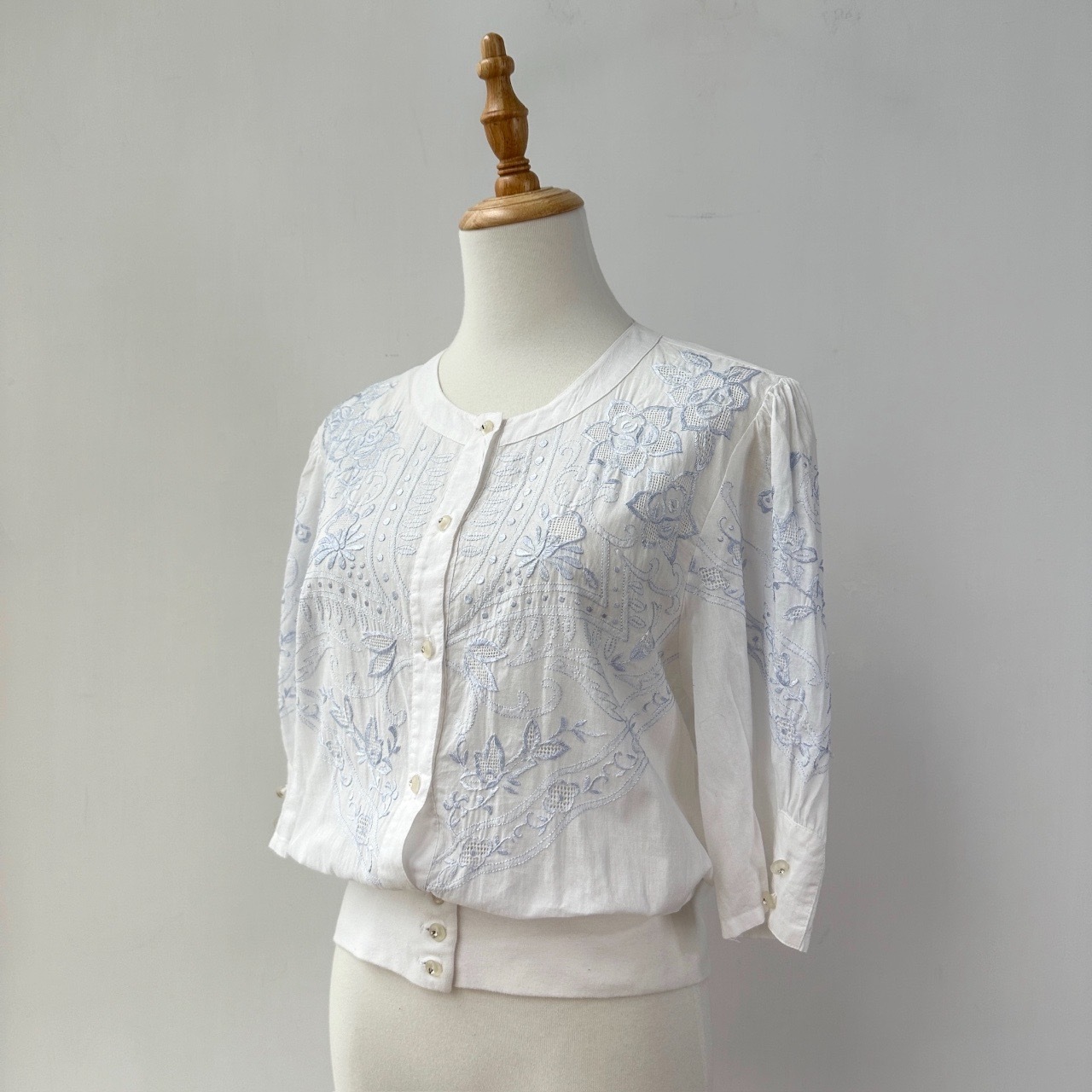 白色刺繡短袖古著上衣