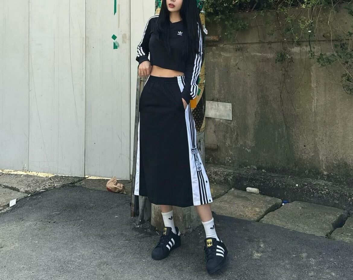 【ADIDAS ORIGINALS】◆ADICOLOR CLASSIC SKIRT◆送料無料◆ adidas（アディダス）の「SKIRT / アディダスオリジナルス